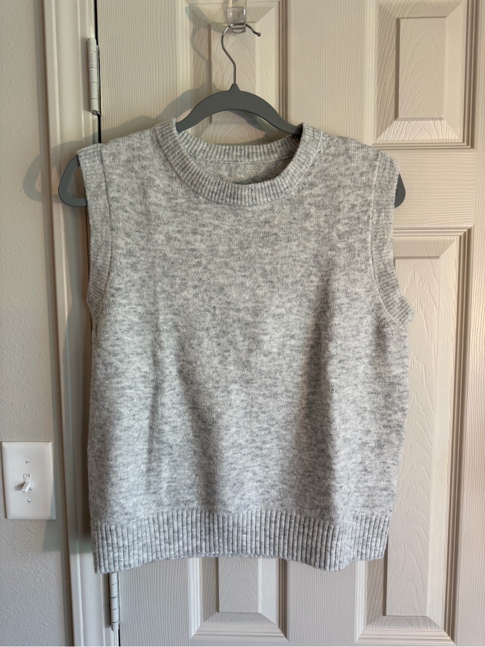 Sleeveless Knit Sweater Vest - Light Gray